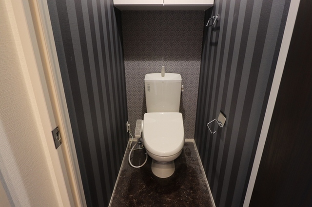 トイレ　温水洗浄暖房便座