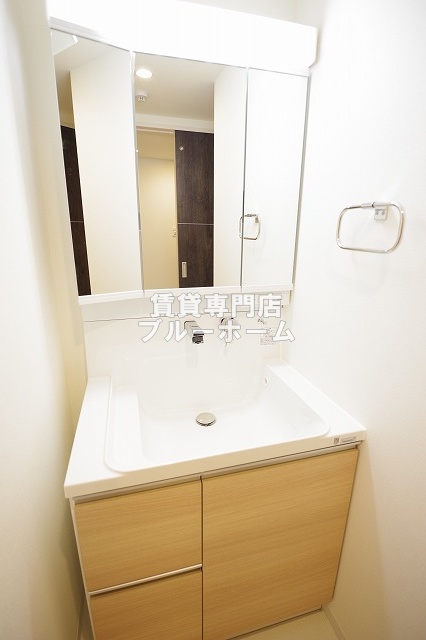 洗面設備　洗面所も収納豊富！