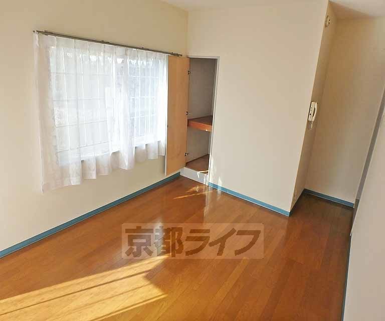 居室・リビング　２面採光のお部屋です