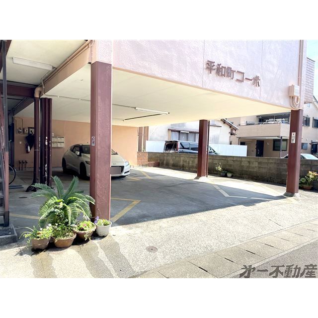 駐車場　駐車場