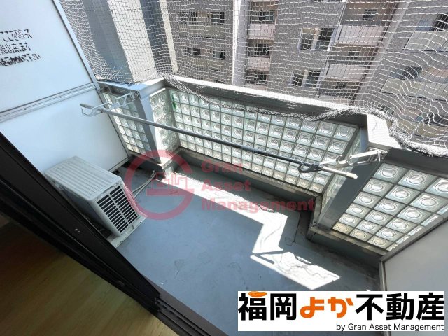 バルコニー　南向きで暖かな日差しのふりそそぐバルコニー