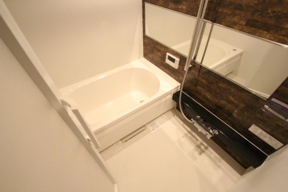 バス・シャワールーム　※別部屋の写真です