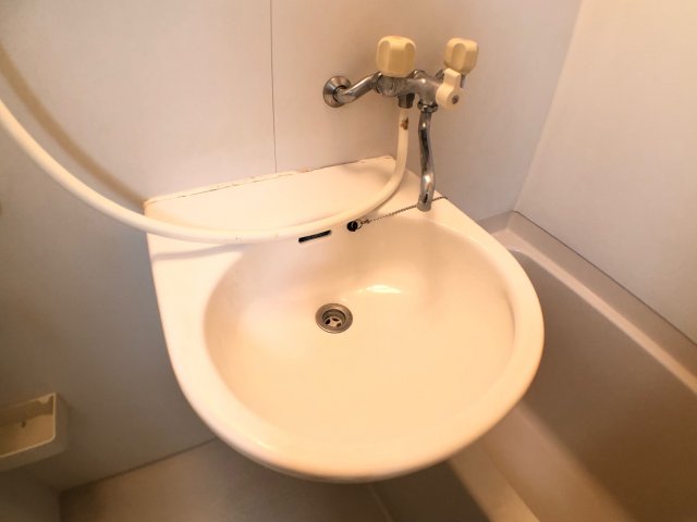 洗面設備　浴室内に洗面台あり！