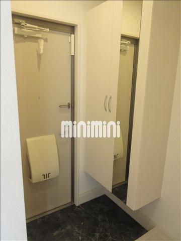 玄関　下駄箱付きの玄関です。