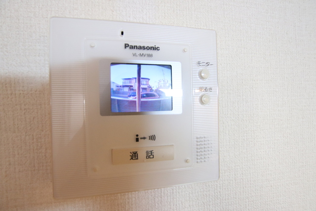 セキュリティ　来訪者の確認に便利なモニター付きインターホン♪