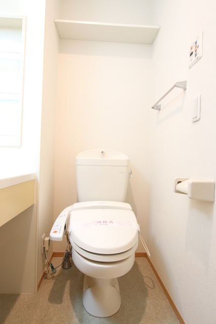 トイレ　快適な洗浄機能付き便座♪