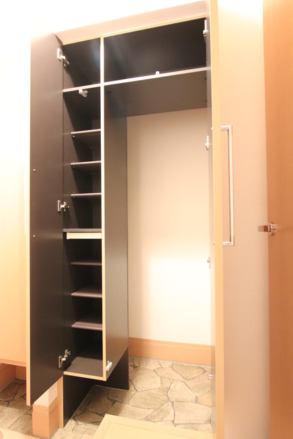 玄関　玄関横スリッパ等を入れられる収納スペース♪