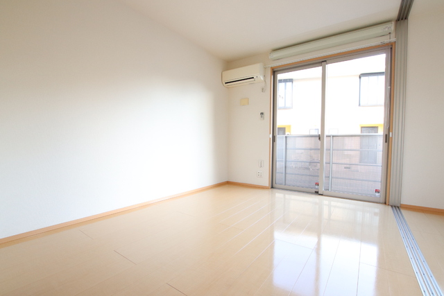 居室・リビング　９．８帖の南東向きリビング♪