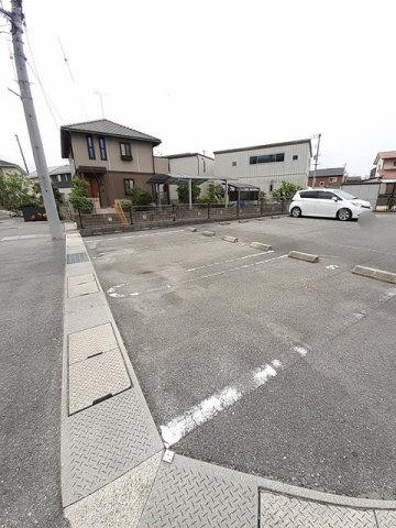 駐車場　車をお持ちの方に嬉しい駐車場付きの物件です