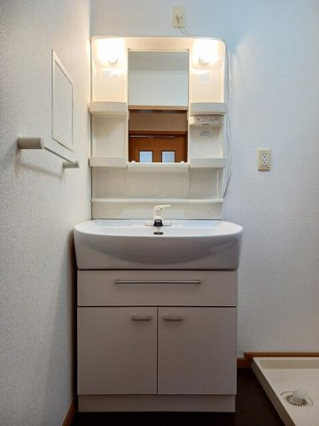 洗面設備　スペースが確保できる洗面所です