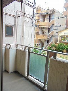 バルコニー　開放的で明るい空間を演出してくれるバルコニーです