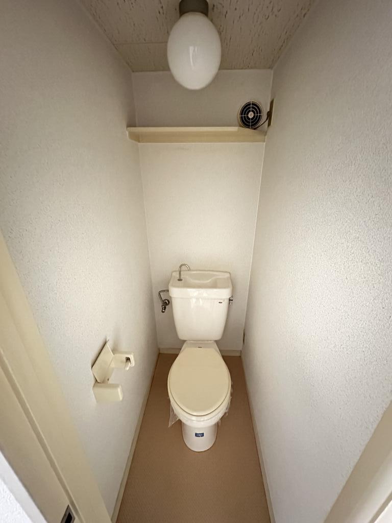トイレ　※写真は別のお部屋のものです。