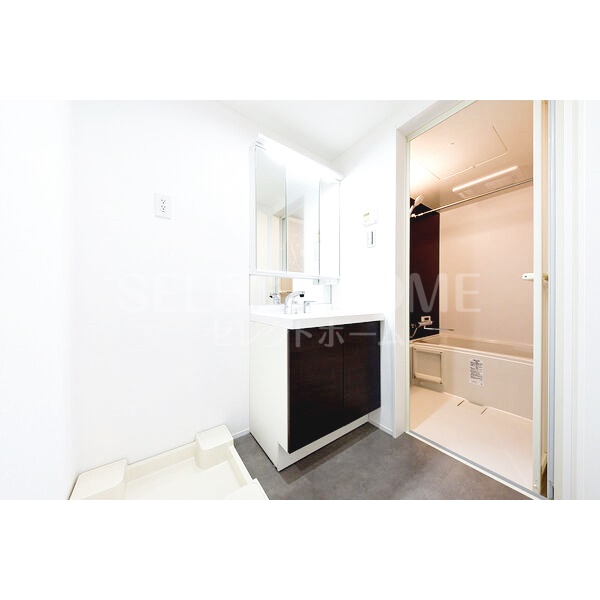 洗面設備　独立洗面台あり、毎朝おしゃれに忙しい女性の方におすすめです