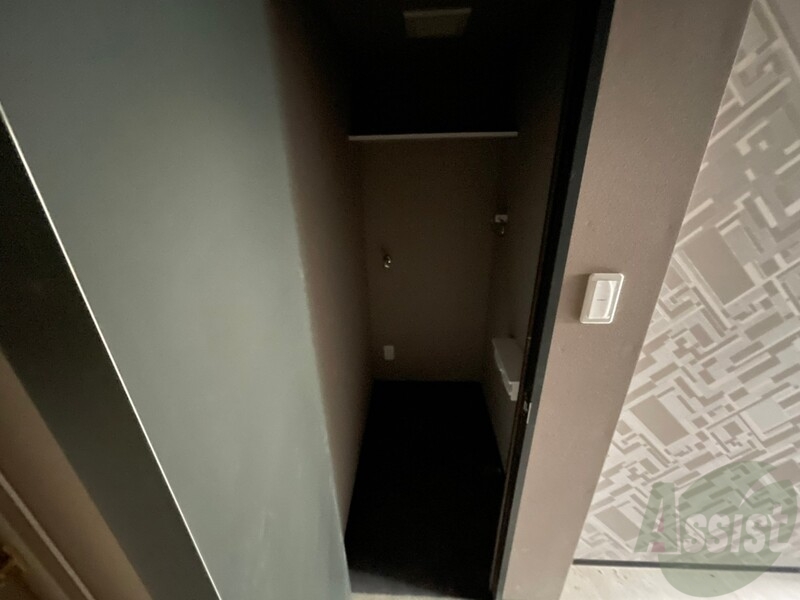 トイレ　トイレです。タオル掛けもついて便利ですね。