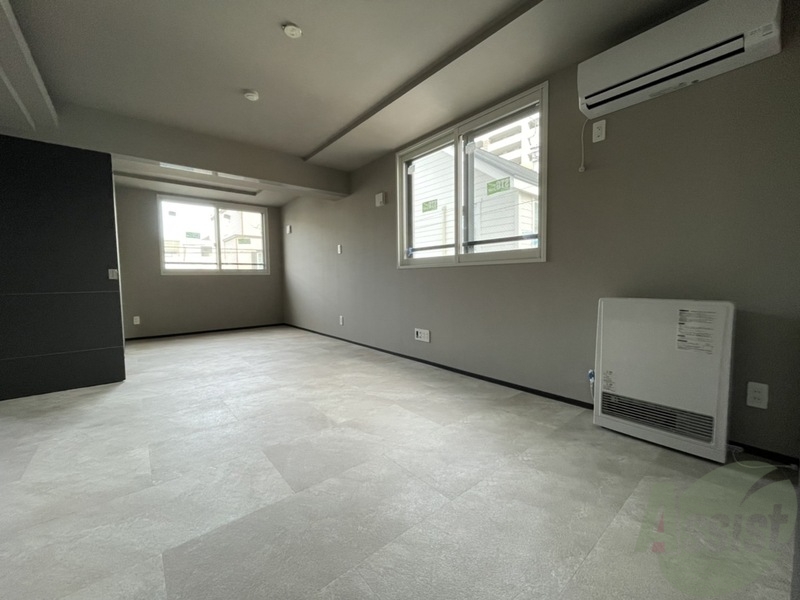 居室・リビング　広くてキレイなお部屋が広がっていて、充実した生活が送れそう。