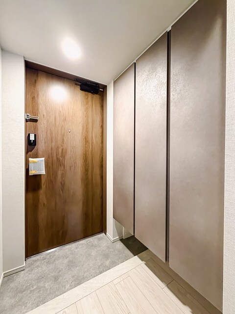 玄関　※写真は同タイプ住戸です。