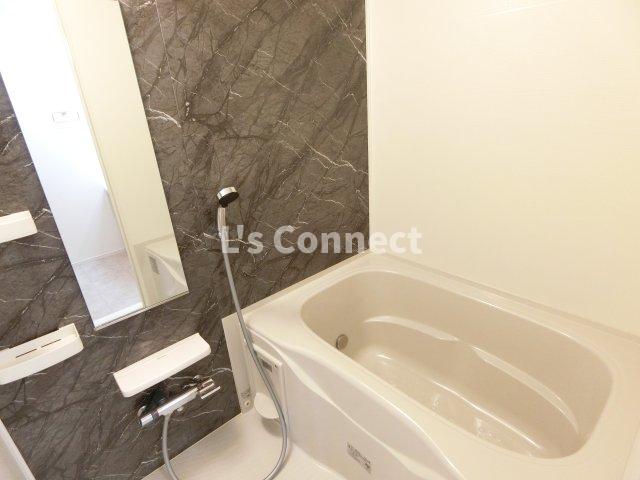 バス・シャワールーム　追焚き、浴室乾燥付きのお風呂。