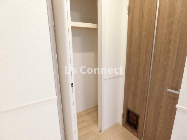 その他設備　ＬＤＫにも収納付き。