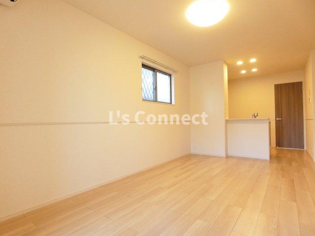 居室・リビング　角部屋で２面に窓があります。