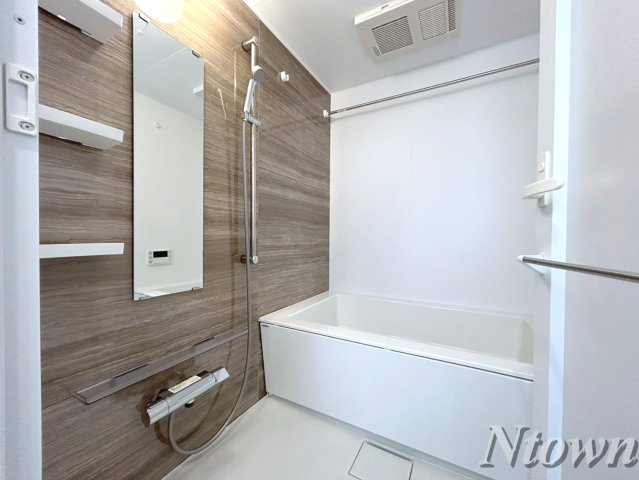 バス・シャワールーム　コンパクトで使いやすいお風呂です