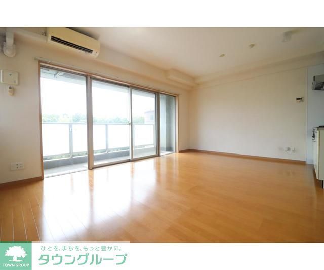 居室・リビング　※別部屋参考写真です