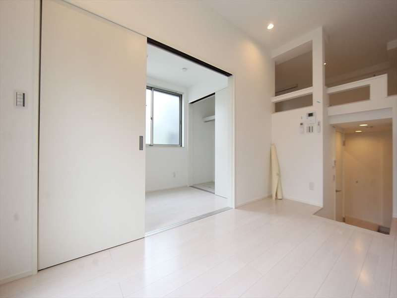 居室・リビング　洋室5.8帖　上段ロフト6.5帖（収納にも使えます）同型写真