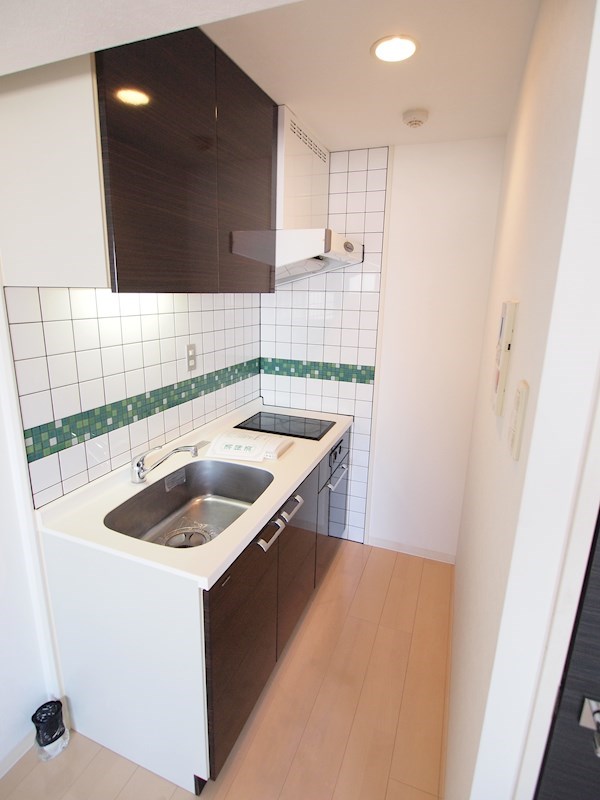 キッチン　赤が映えるキッチン。