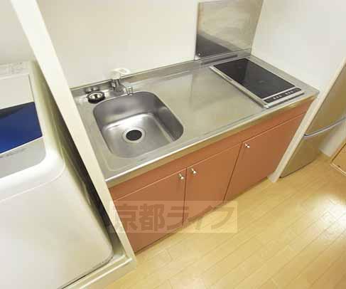 キッチン　キッチンスペースが十分にあるキッチンです。