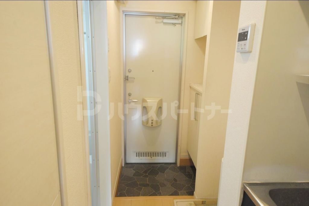 玄関　リフォーム中です。