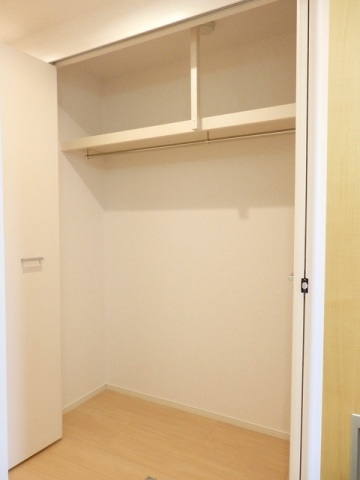 収納　写真は別のお部屋です。