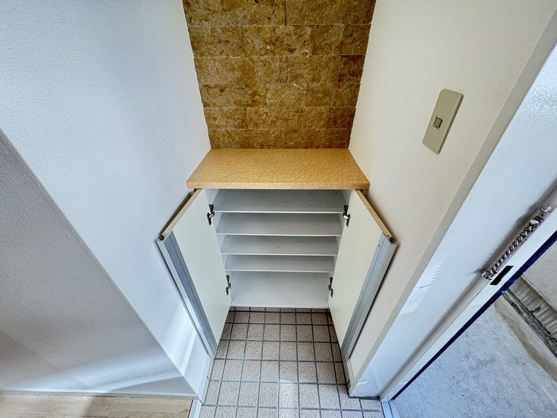 玄関　玄関　シューズボックス