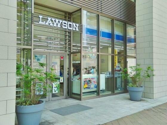 コンビニ　ローソン柏の葉キャンパスシティ店（コンビニ）まで154m