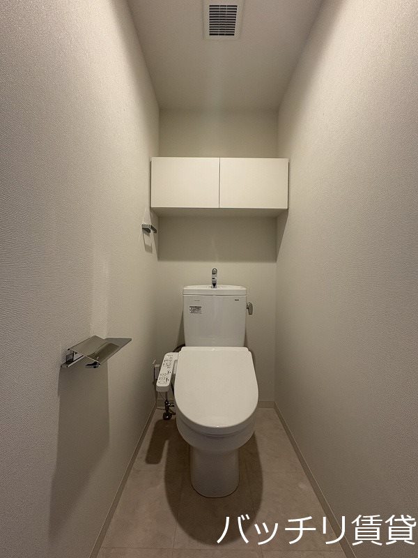 トイレ　画像は別号室タイプの為、現状を優先いたします