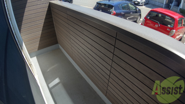 バルコニー　バルコニーです。洗濯物が干せるスペースがありました。