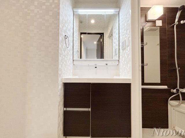 洗面設備　独立洗面台、朝の身支度には欠かせません