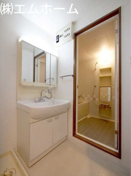 洗面設備　脱衣所　独立洗面化粧台