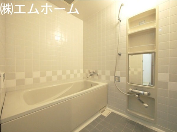 バス・シャワールーム　広めなバスルーム