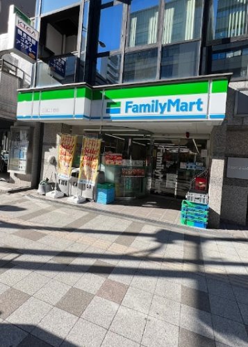 コンビニ　ファミリーマート 三田二丁目店（コンビニ）まで44m