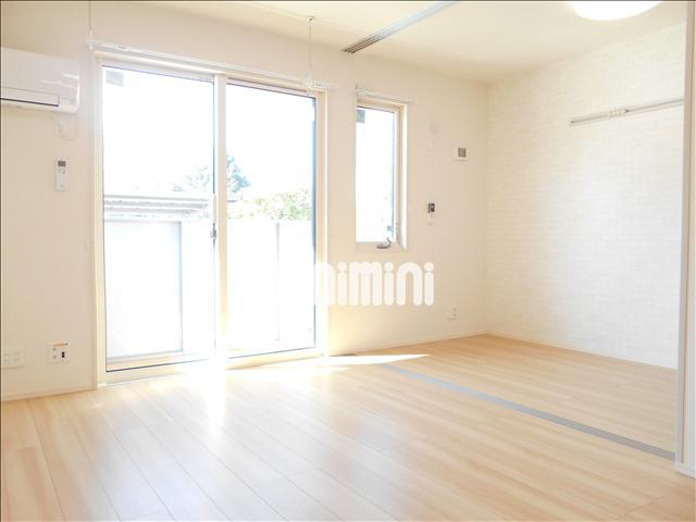 居室・リビング　明るいリビング