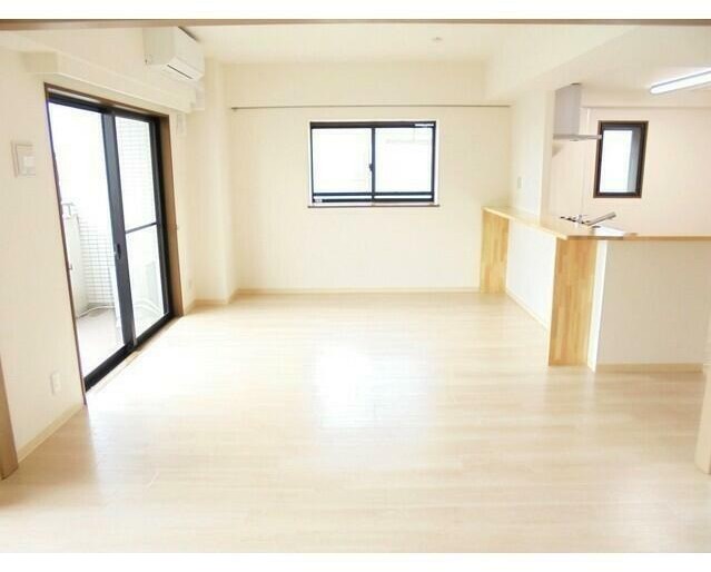 居室・リビング　開放感のあるゆったりとしたお部屋です♪