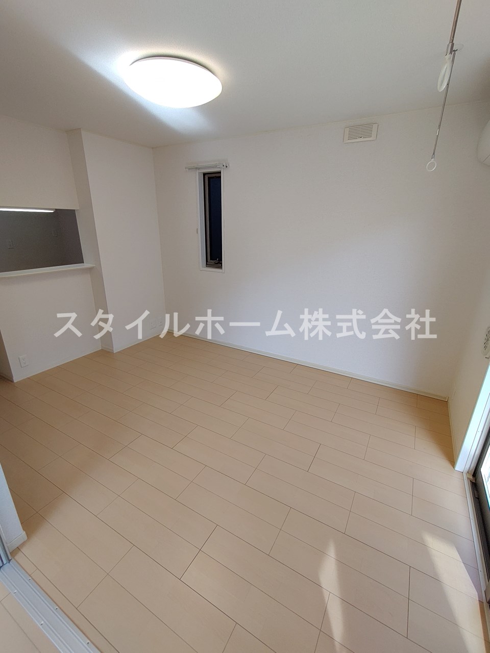 居室・リビング　別部屋写真です。