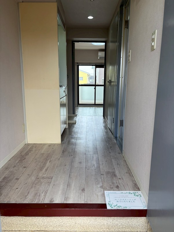 玄関　※写真は別部屋となります。