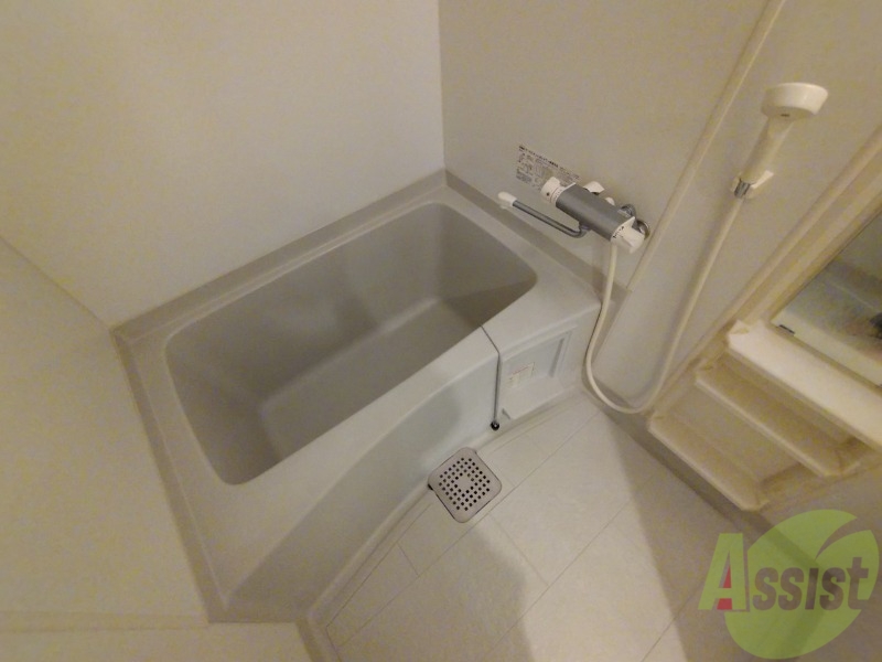 バス・シャワールーム　バスルームはこちらです。広々としてゆったり休めます。