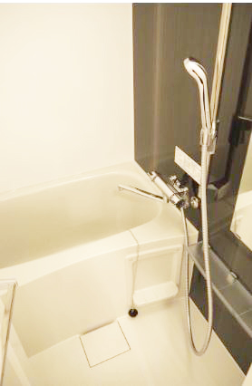 バス・シャワールーム　コンパクトで使いやすいお風呂です