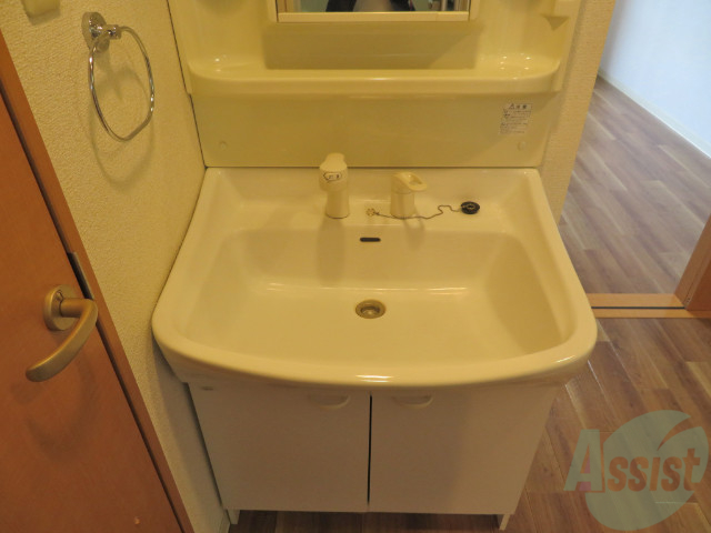 洗面設備　シャンプードレッサー。身支度はここでばっちり。