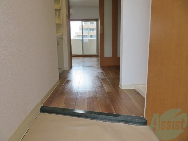 玄関　玄関の様子です。明るい印象ですね。気分もあがりそう。