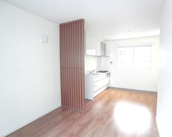 居室・リビング　こちらのリビングで趣味の時間をお楽しみください