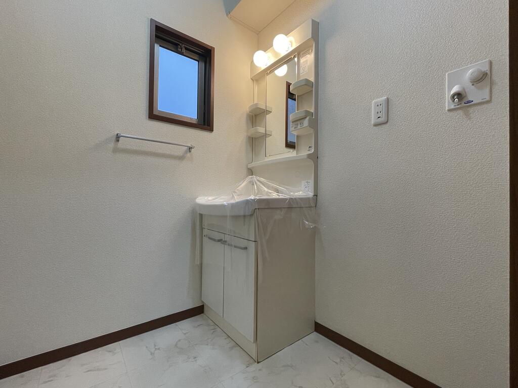 洗面設備　※写真準備中のため、前回募集時または別室の写真（パノラマ含む