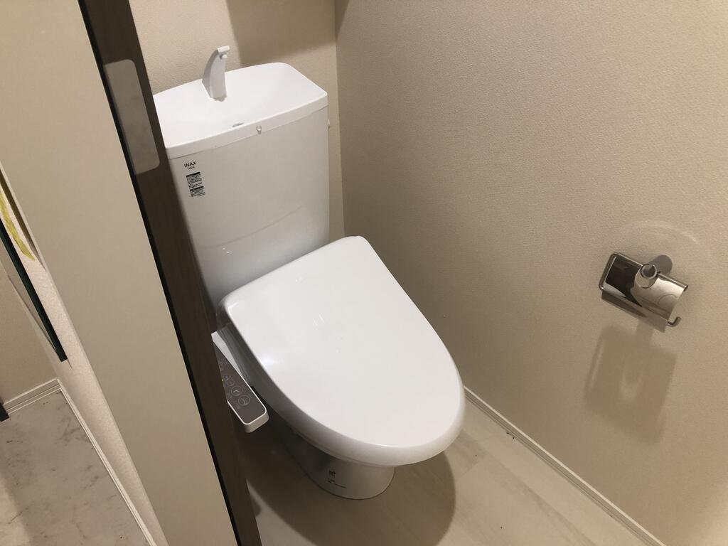 トイレ　※別号室の参考写真となります