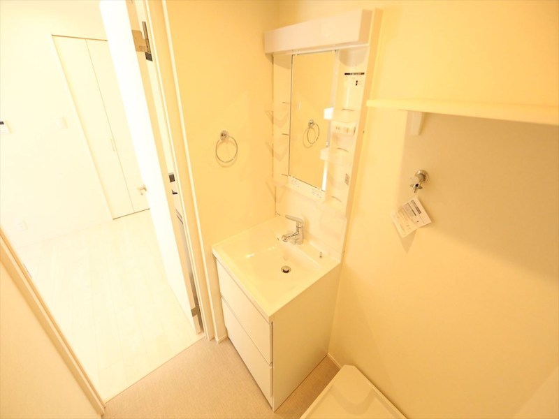 洗面設備　脱衣所　独立洗面台（シャンプードレッサー付）　同仕様写真